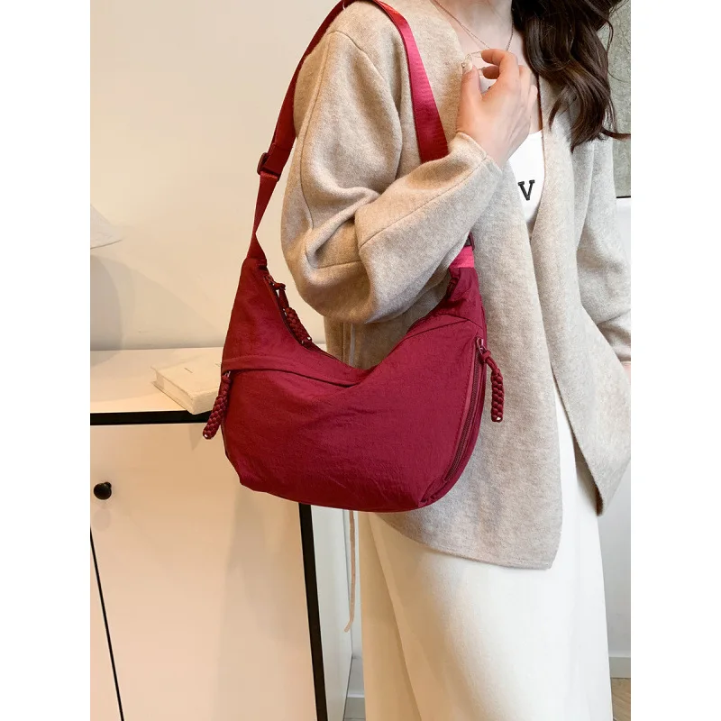Single Shoulder Bag Women's Solid Color Trendy Personality Daily Simple Dumpling Bag Versatile Nylon Crossbody Bag
