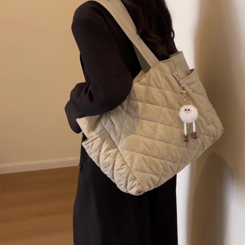 Black Quilted Large Lightweight Women's Tote Bag Adjustable Shoulder Strap, Keychain Charm, Zipper Closure for Commuting, Casual - Image 3